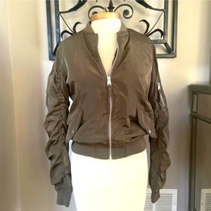 Kovet NWT olive green bomber jacket with ruched sleeves szM